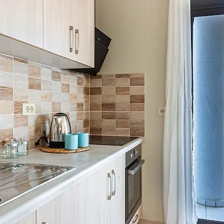 Charm 4, 1br Ap, Sea View, Parking &