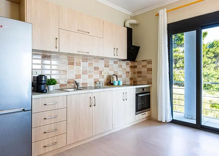 Charm 4, 1br Ap, Sea View, Parking &